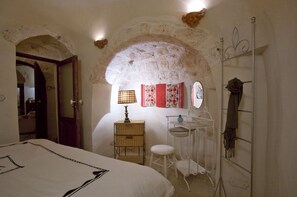 Superior Apartment | 1 bedroom, premium bedding, free cribs/infant beds - Trulli Acquarossa (Cisternino)