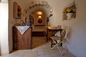 Superior Apartment | In-room dining - Trulli Acquarossa (Cisternino)