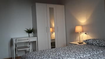 Comfort Double Room | Desk, blackout curtains, soundproofing, free WiFi