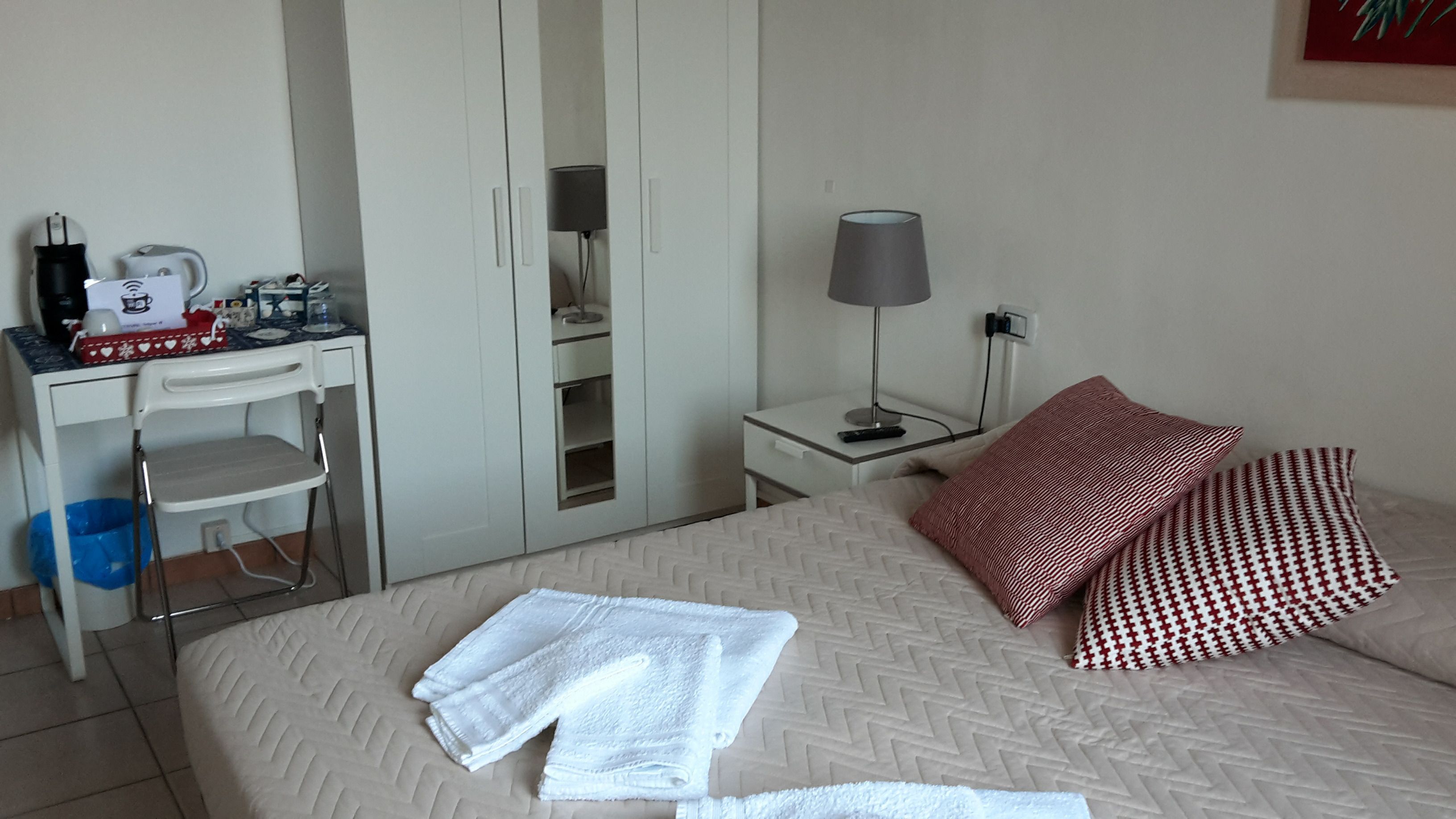 Standard-Doppel- oder -Zweibettzimmer, 1 Schlafzimmer, Nichtraucher, eigenes Bad | Schreibtisch, Verdunkelungsvorhänge, schallisolierte Zimmer