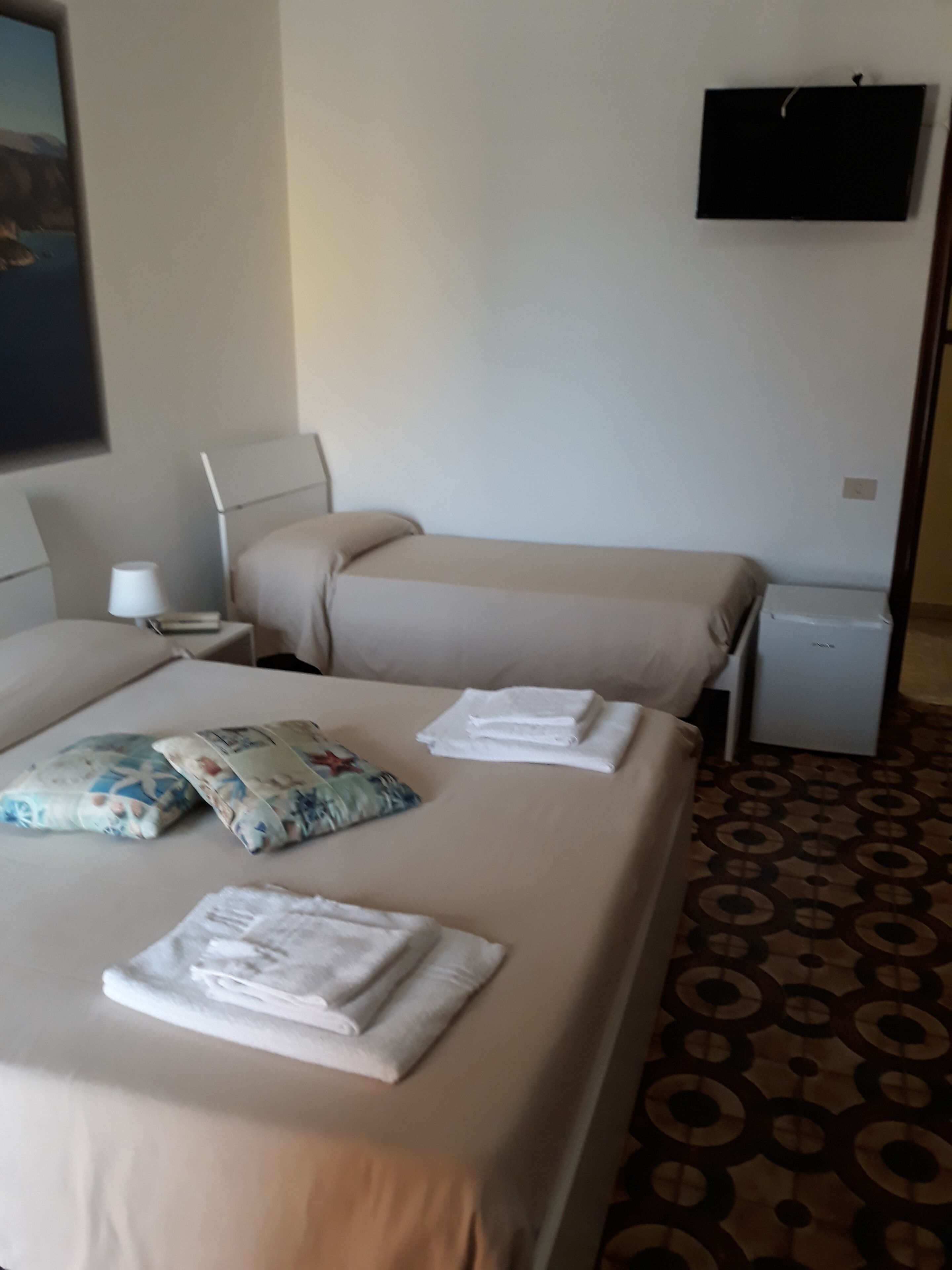 classic triple room, sea view | desk, free wifi, bed sheets