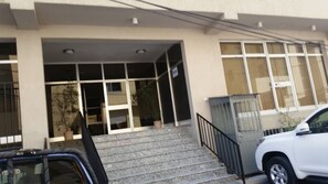 Property entrance - Lilu House (Addis Ababa)