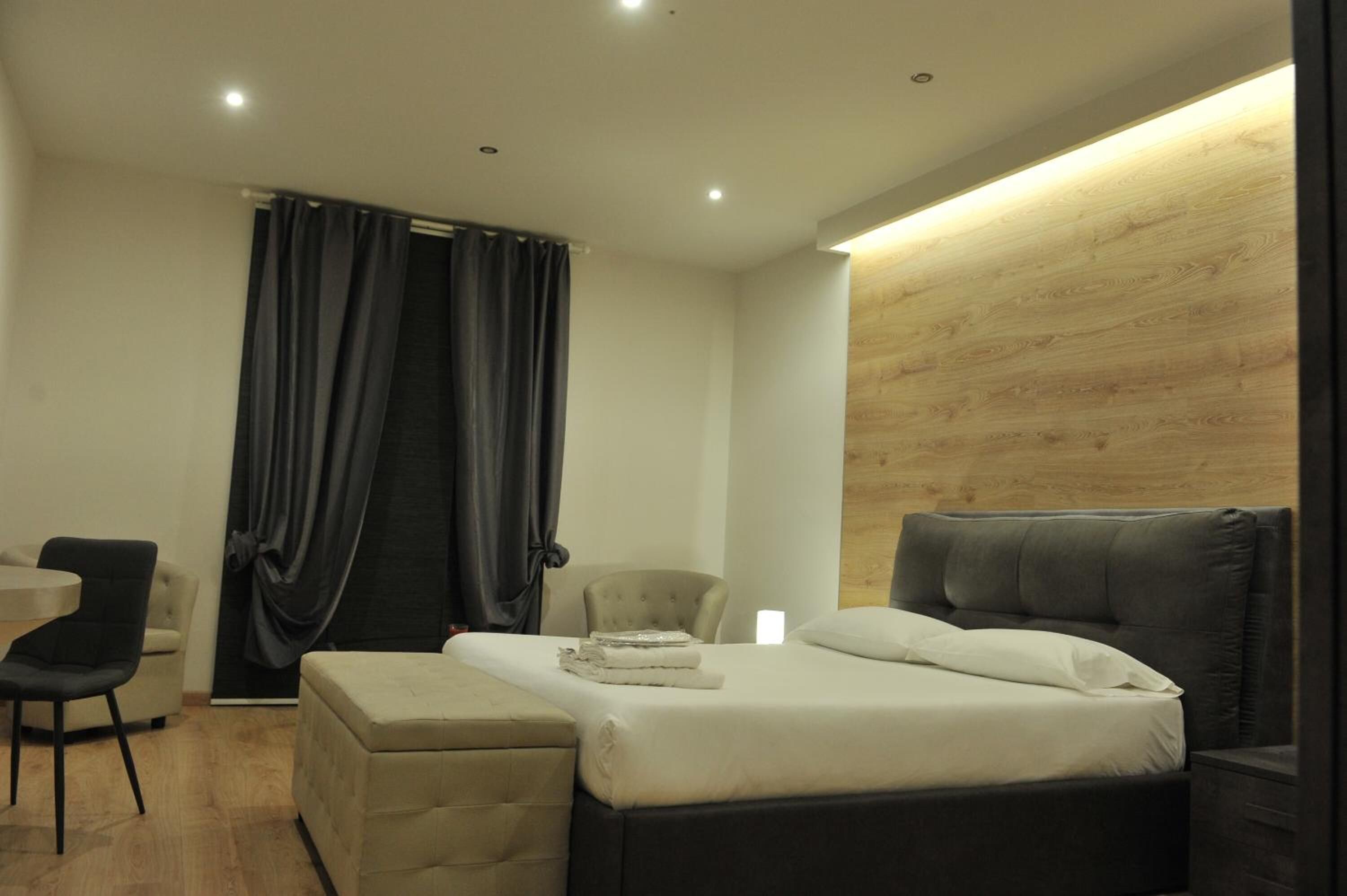 Fer et planche à repasser, Wi-Fi gratuit, draps fournis