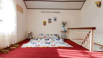 2 bedrooms, desk