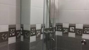 House, 2 Bedrooms | Bathroom | Shower, free toiletries, hair dryer, slippers