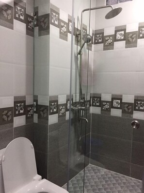 Ferienhaus, 2 Schlafzimmer | Badezimmer | Dusche, kostenlose Toilettenartikel, Haartrockner, Hausschuhe