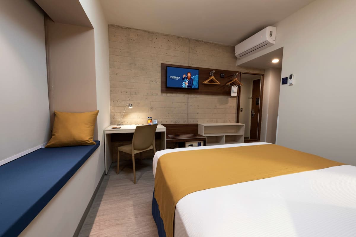 Room, 1 Queen Bed, Non Smoking | In-room safe, desk, iron/ironing board, free WiFi