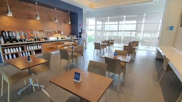 Desayuno completo incluido todos los días