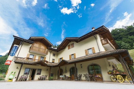 Exterior. B&B Miravalle