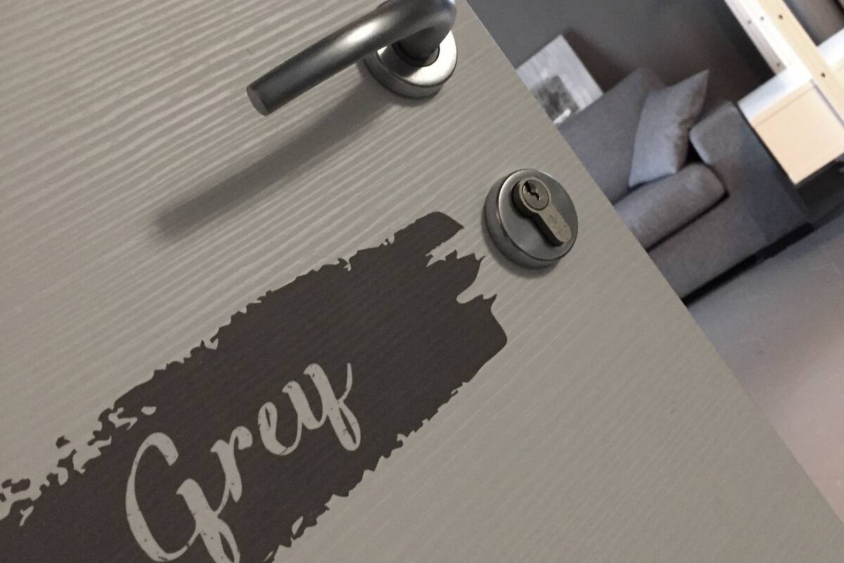 Junior Suite | Peralatan tempat tidur premium, bar mini, kalis bunyi, Wi-fi percuma 