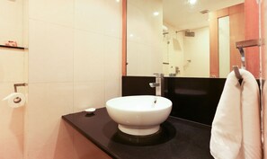 Camera Standard | Bagno | Doccia, set di cortesia gratuito, asciugamani