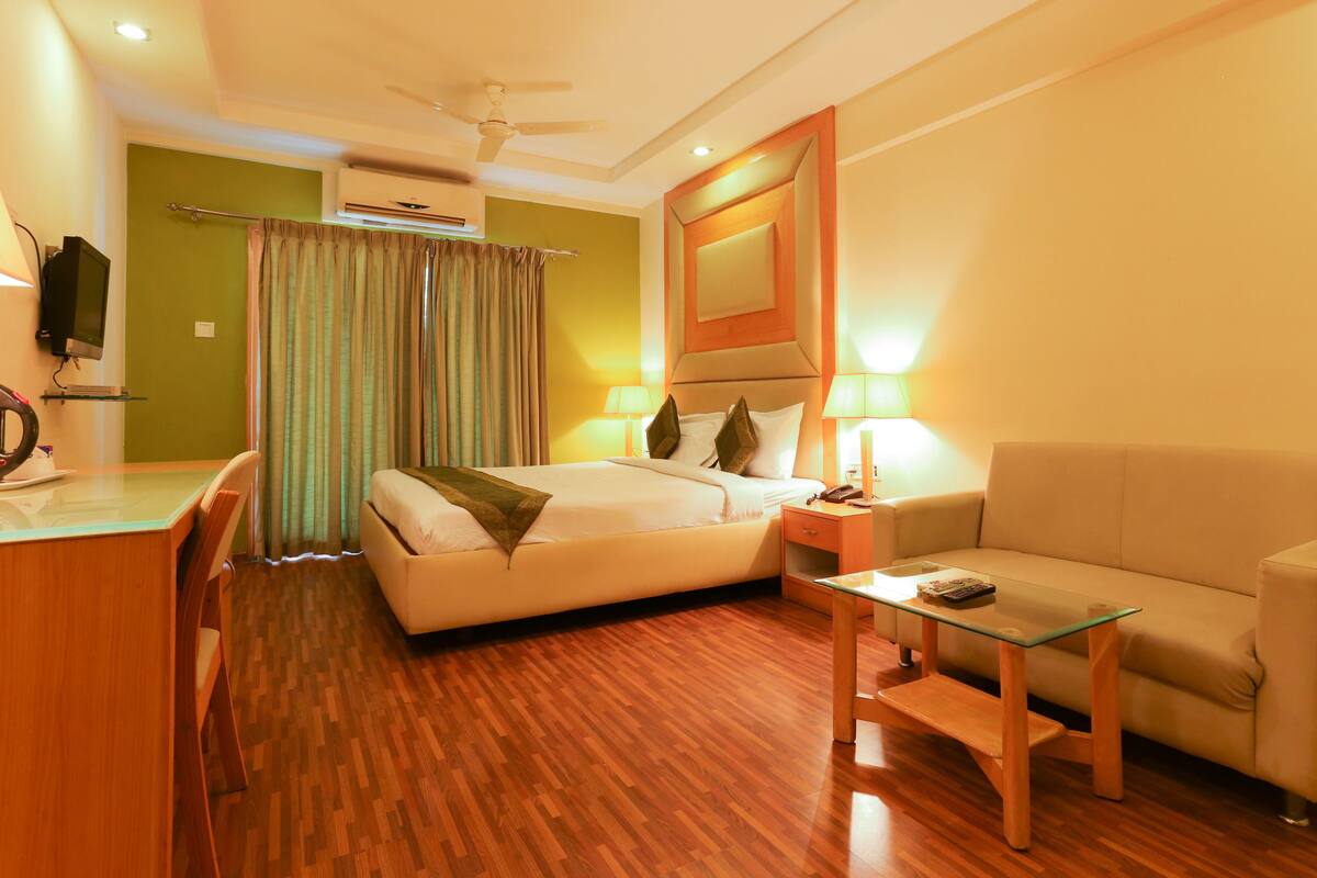 Standard Room | Desk, iron/ironing board, rollaway beds, free WiFi