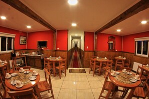 Free daily self-service breakfast  - Hostal America en Puerto Natales (Natales)
