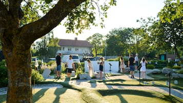 Mini-golf
