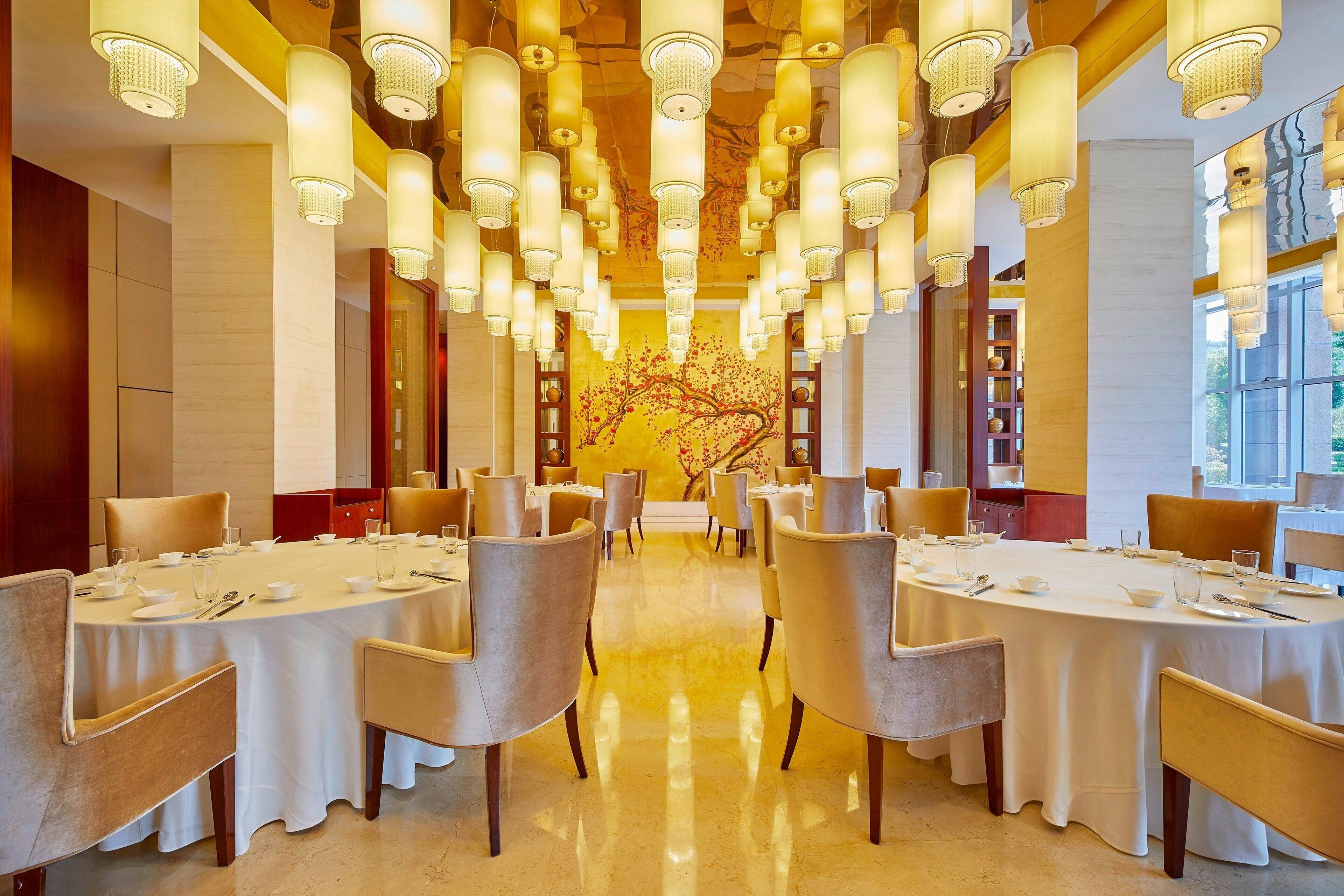 3 restaurantes; se sirve desayuno, almuerzo y cena; cocina china