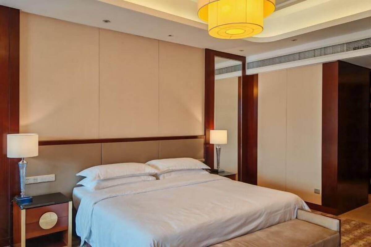 Premium bedding, down duvets, pillow-top beds, minibar