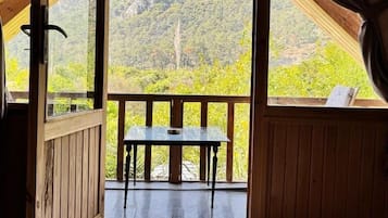 FAMILY BUNGALOW APART BALKONLU DAGMANZARALI 104 | 1 bedroom, individually decorated, laptop workspace, free WiFi