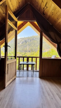 FAMILY BUNGALOW APART BALKONLU DAGMANZARALI 104 | Individually decorated, laptop workspace, free WiFi, bed sheets