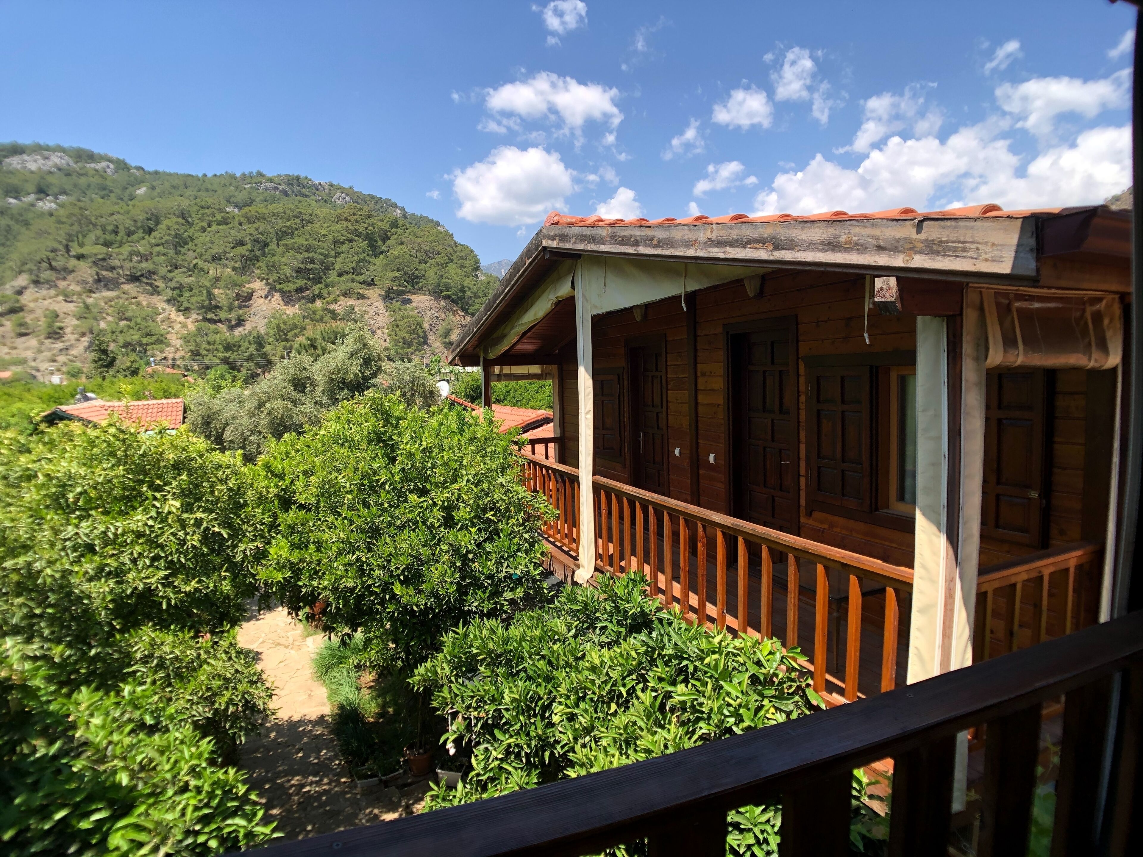 MUTFAKLI FAMILY BUNGALOW DAG MANZARALI108 | テラス / パティオ