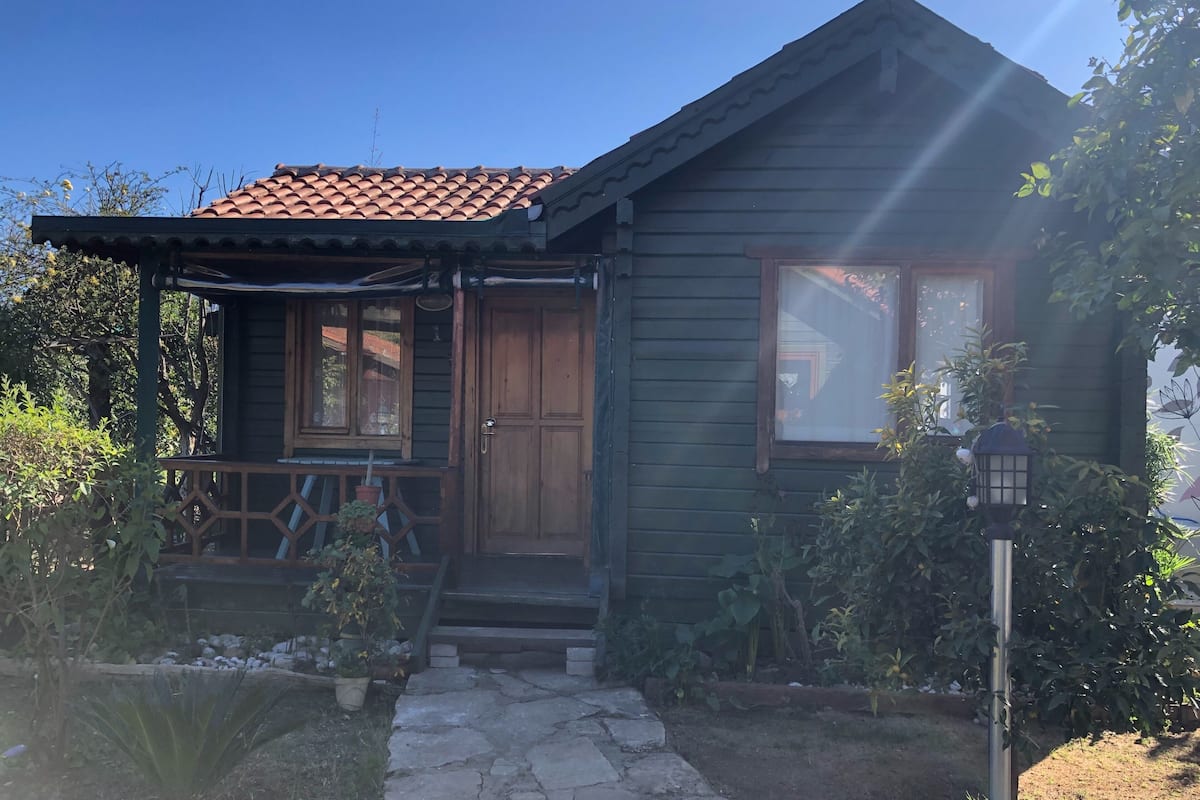 Bungalow, 1Â Doppelbett und Schlafsofa, Balkon, Gartenblick | 1 Schlafzimmer, individuell dekoriert, laptopgeeigneter Arbeitsplatz