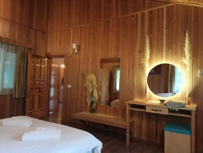 MUTFAKLI FAMILY BUNGALOW DAG MANZARALI108 | Individuelt dekorert, skrivebord for bærbar PC og wi-fi (inkludert)