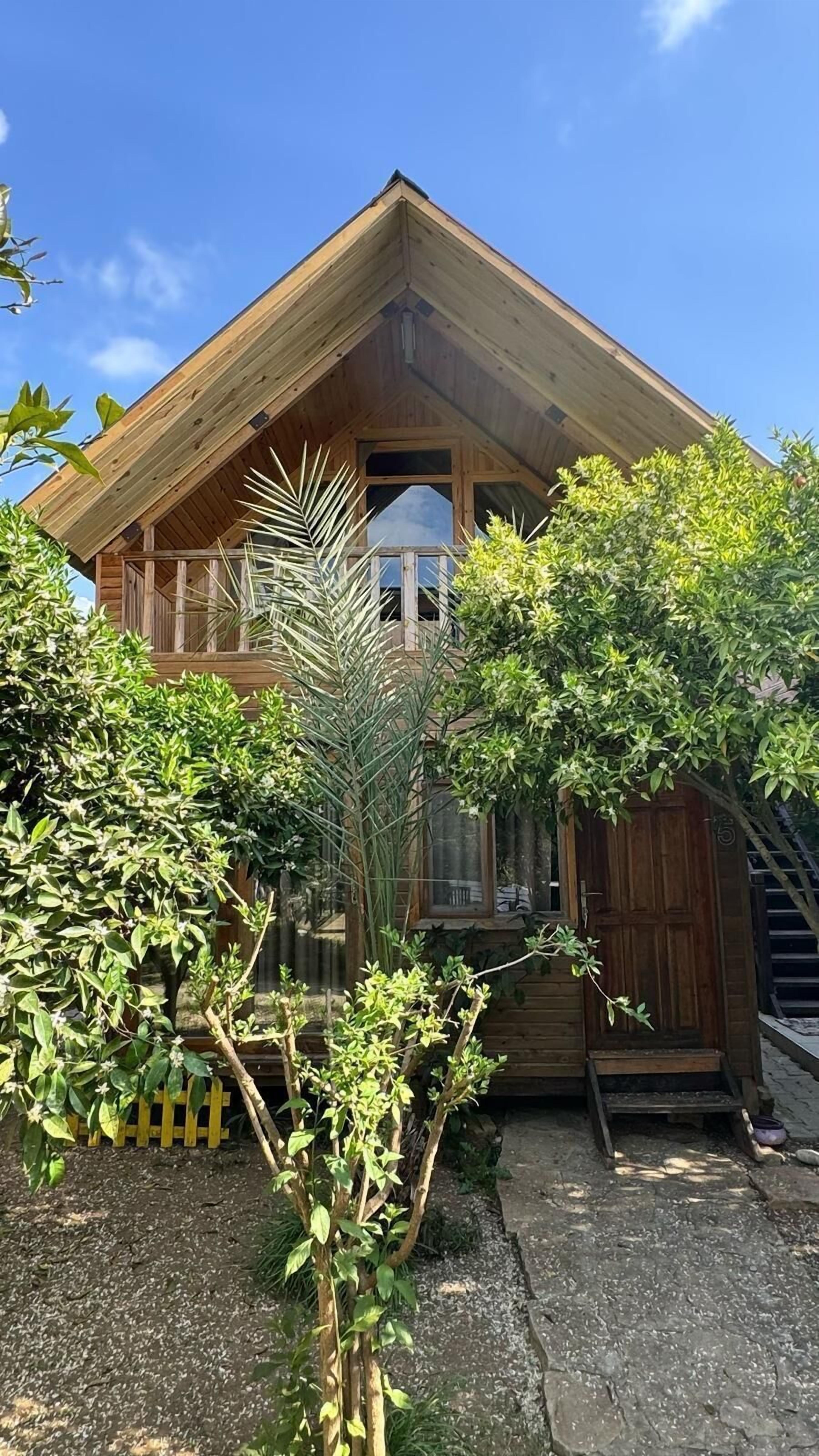 客室ごとに異なる装飾、ノートパソコン用作業スペース、WiFi (無料)、ベッドシーツ