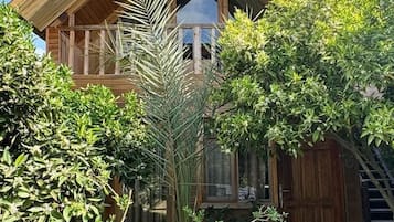 Individually decorated, laptop workspace, free WiFi, bed sheets