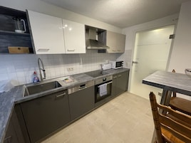 Deluxe-Apartment, eigenes Bad, Stadtblick (og 2) | Eigene Küche