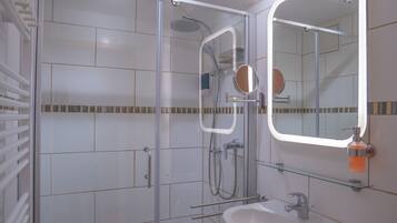 Standard Apartment, Private Bathroom, City View (og 1) | Bathroom