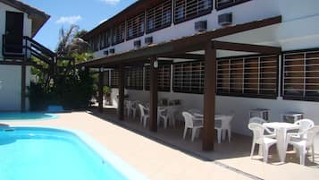 2 piscinas al aire libre