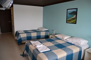 Standard Triple Room | Minibar, free cribs/infant beds, free WiFi, bed sheets - Pousada dos Golfinhos (Florianópolis)