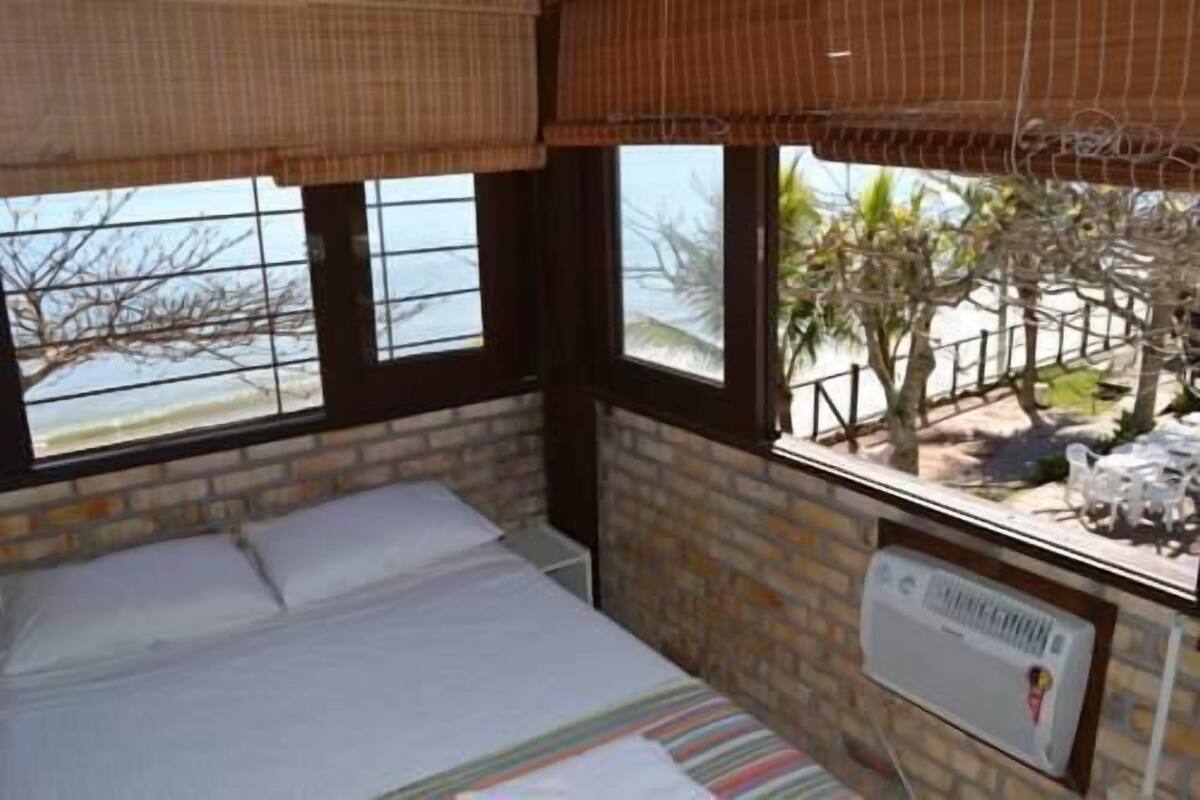 Minibar, cribs (free), WiFi (free), bed sheets