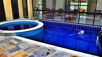 Outdoor pool, pool loungers