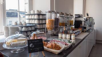 Daily buffet breakfast (EUR 16 per person)