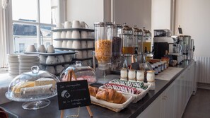 Päivittäinen buffetaamiainen maksusta