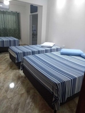 Minibar, desk, laptop workspace, free WiFi