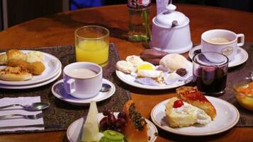 Free daily buffet breakfast