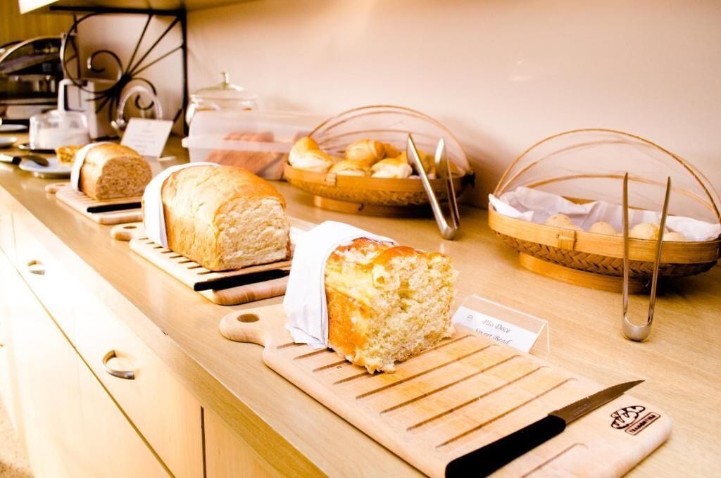 breakfast, lunch and dinner served