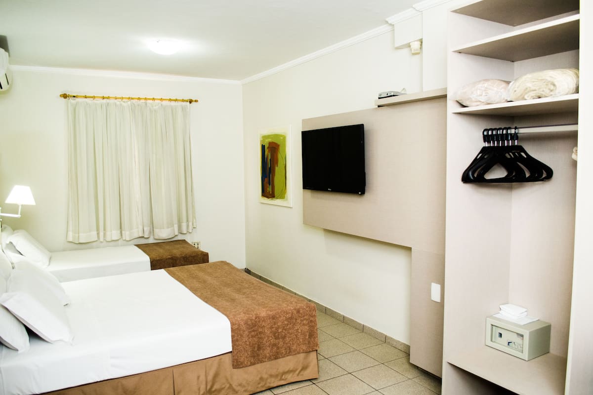 Chambre Premium | Minibar, coffres-forts dans les chambres, bureau