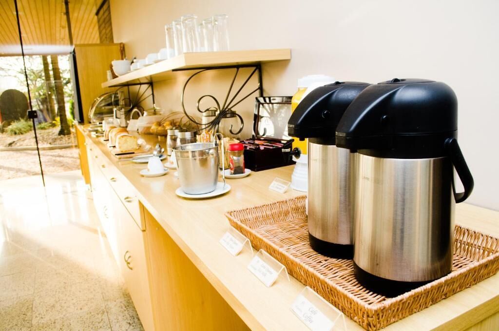 breakfast, lunch and dinner served