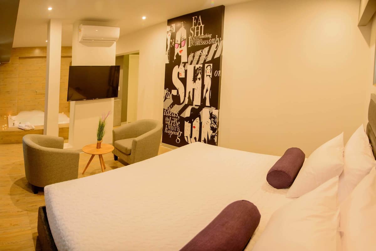 Suite, 1 King Bed, Accessible, Jetted Tub | 1 bedroom, premium bedding, minibar, desk