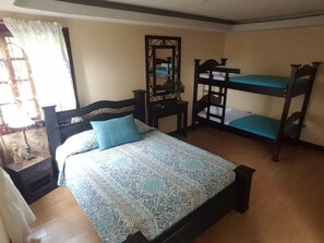 Habitación superior, varias camas, no fumadores, baño privado | Wifi gratis