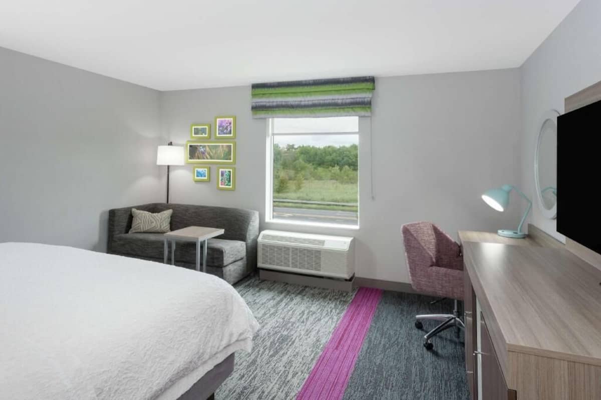 Espacio para trabajar con laptop, cortinas blackout y wifi gratis