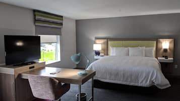 Studio, 1 King Bed, Refrigerator & Microwave (Wet Bar) | Laptop workspace, blackout drapes, free WiFi