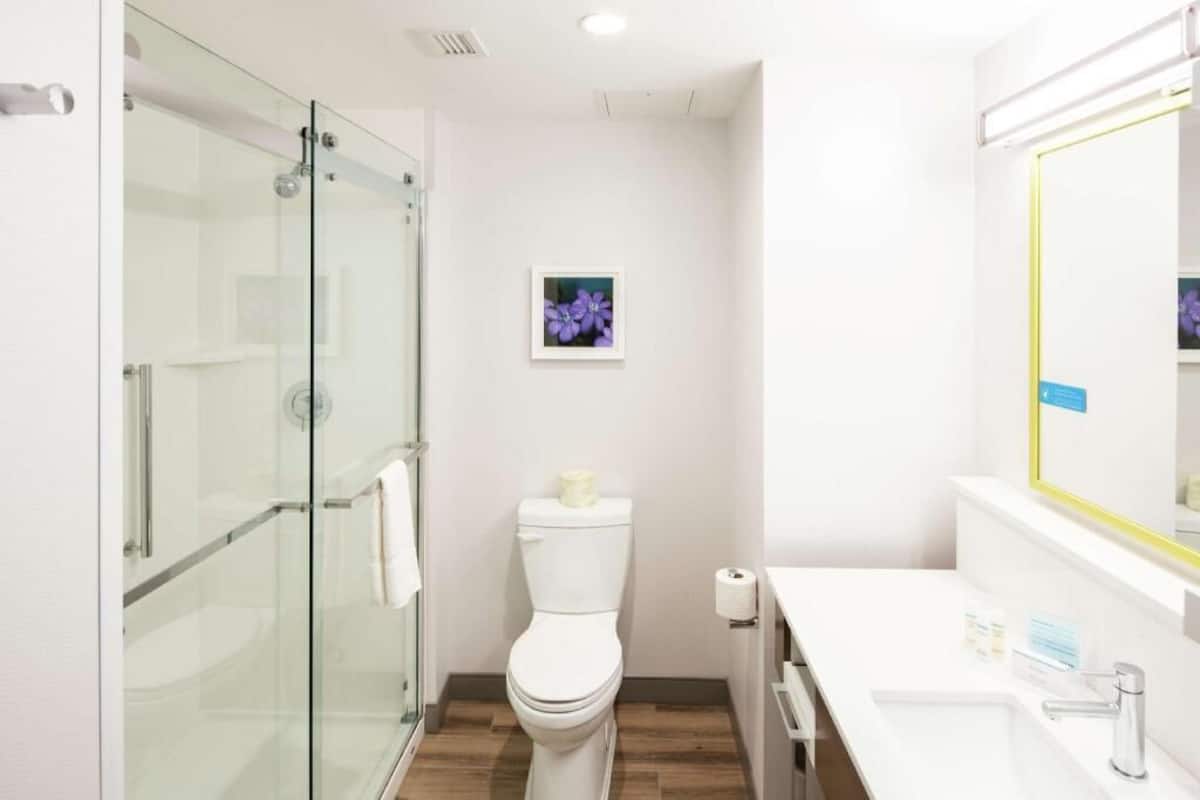 Baño | Amenidades de baño gratuitas y toallas