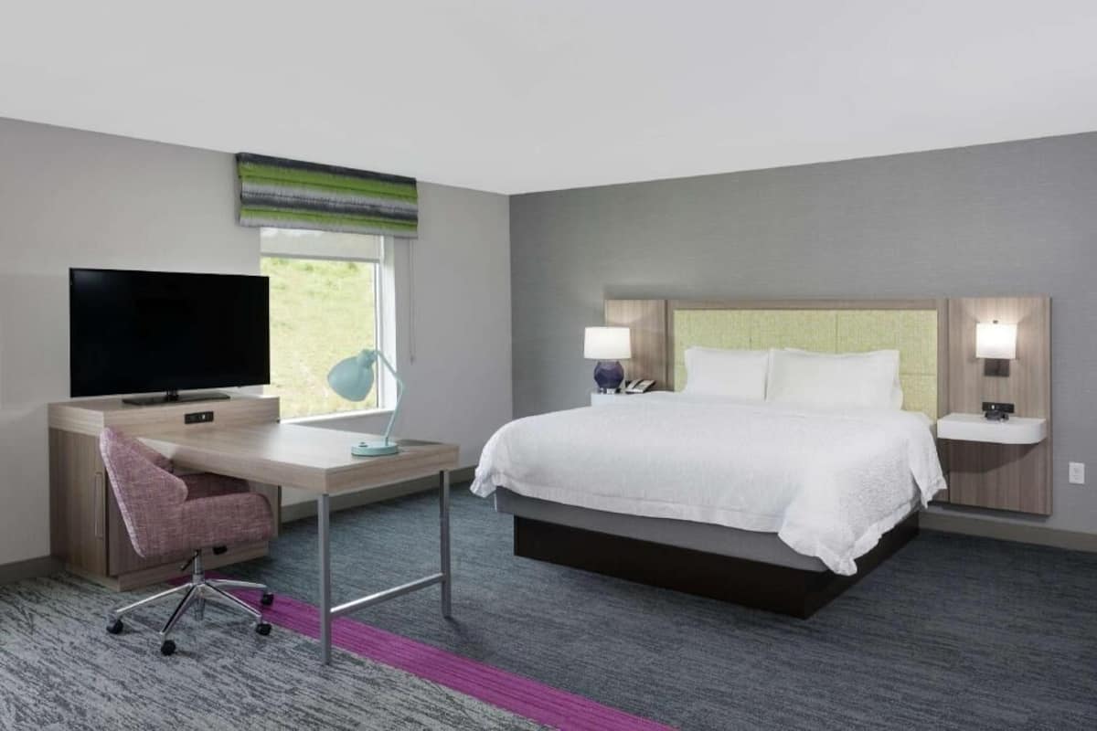 Espacio para trabajar con laptop, cortinas blackout y wifi gratis