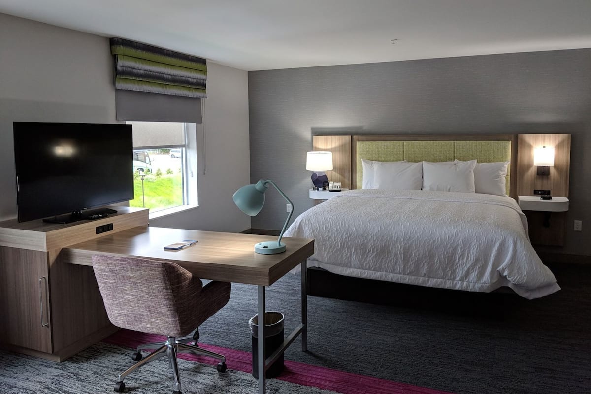 Espacio para trabajar con laptop, cortinas blackout y wifi gratis