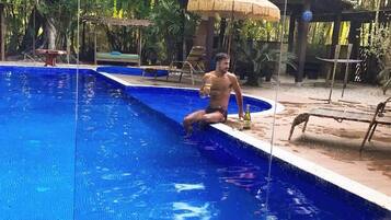 Indoor pool, 2 outdoor pools