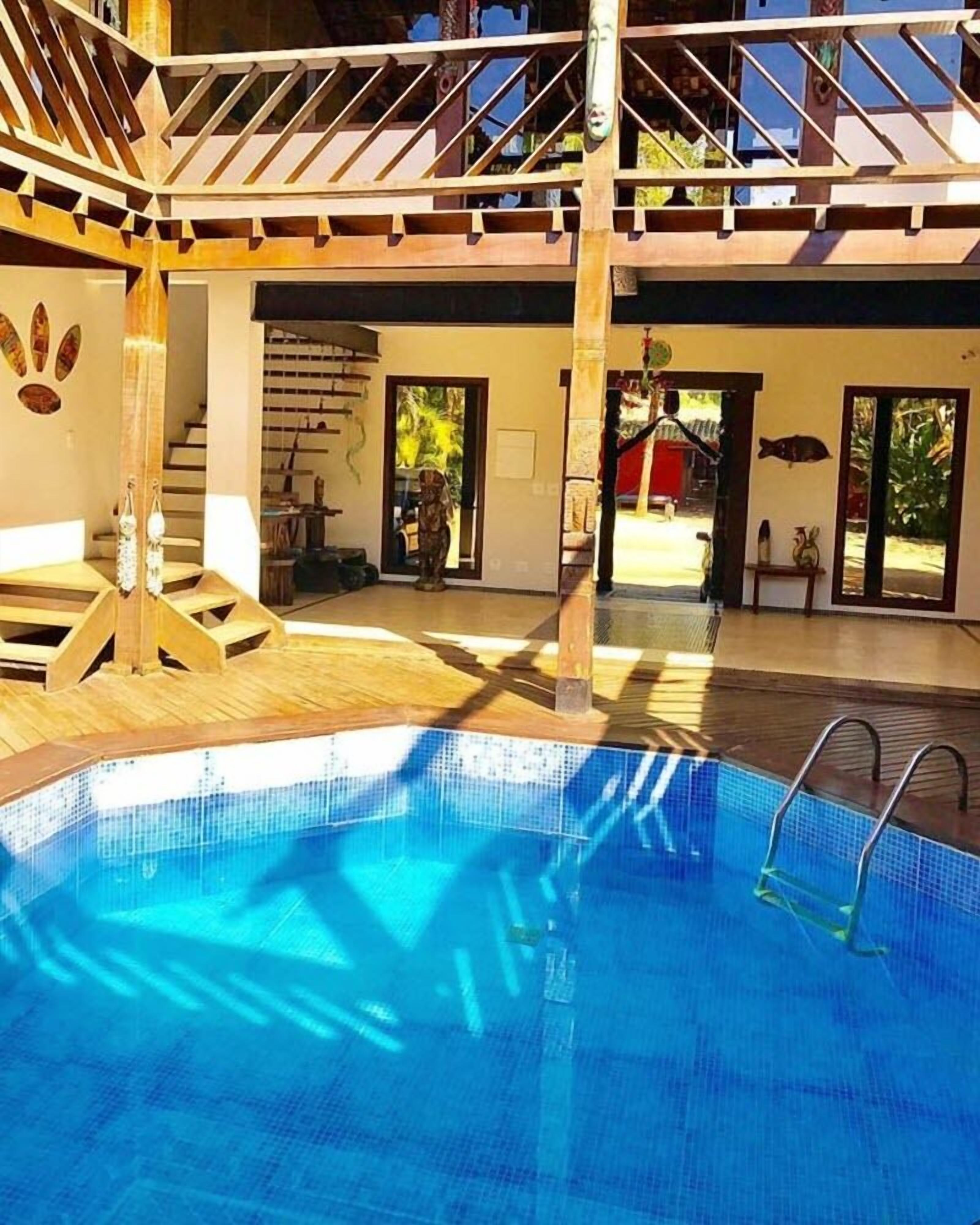 Indoor pool, 2 outdoor pools