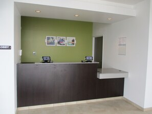 Lobby - Studio 6 Mccarran, NV - Sparks - Tahoe - Reno Industrial Center (Sparks)